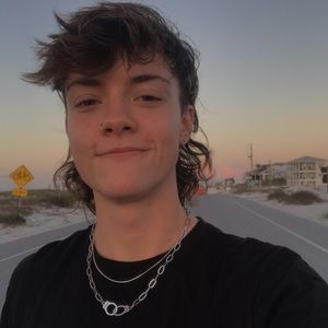 Meet your Posher, Devyn